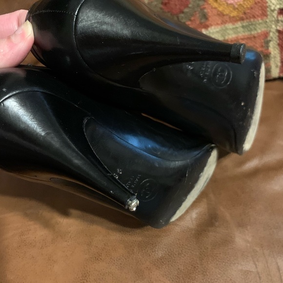 ***SOLD**** Black Chanel Split V Top Heels sz 38 - Picture 10 of 15
